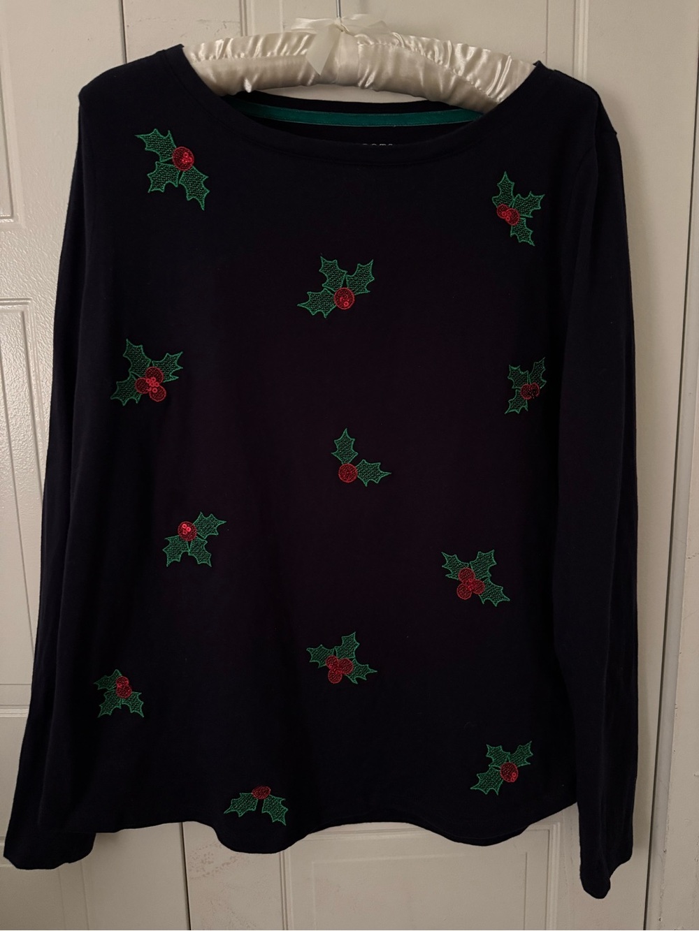 Talbots Navy Crewneck top with Green & Red Holly Embroidery size medium